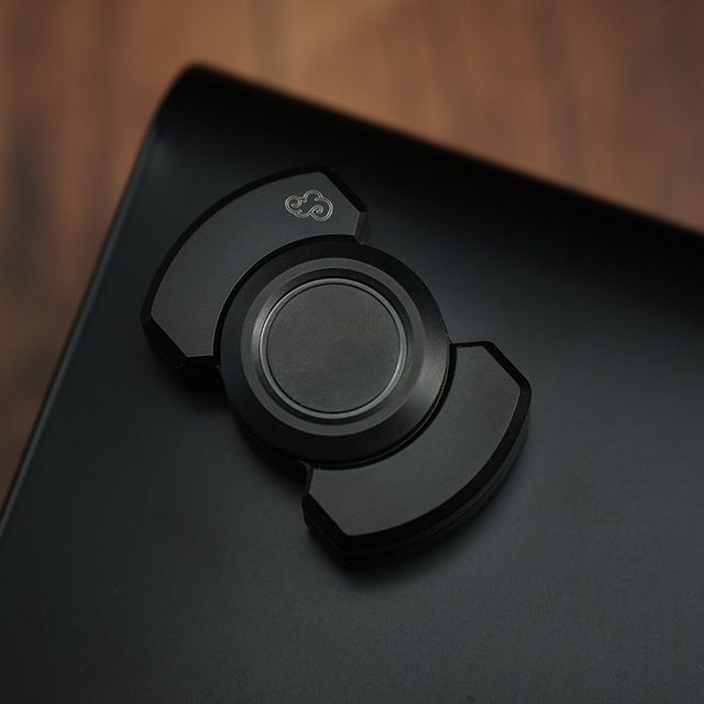 Three-Body Spinner
